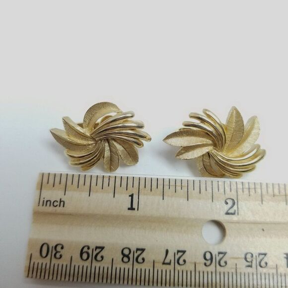 Vintage Crown Trifair Gold Tone Retro Clip On Earrings, Funky Design, Signed - Picture 5 of 7